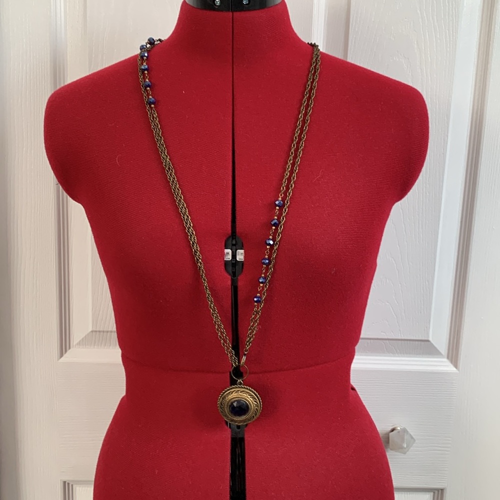 MADE IN CANADA | Necklace with antique button | EUC